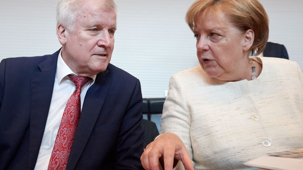 Фалшива новина вдига напрежението между Меркел и баварските й партньори