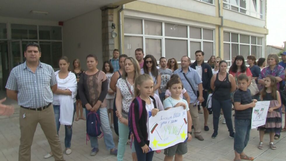 Новоизградено училище във Варна стои празно, защото е опасно