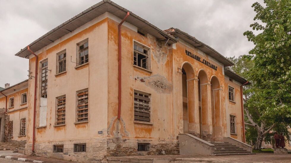 Държава и местна власт с кризисен план за разрушеното читалище в Шипка 