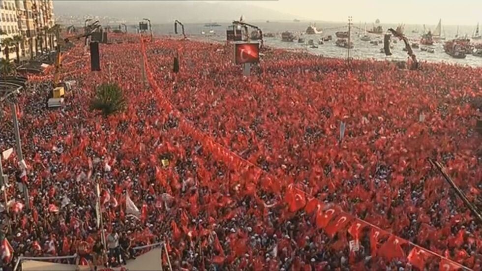 Турската опозиция с милионен митинг в Измир, готви по-голям в Истанбул