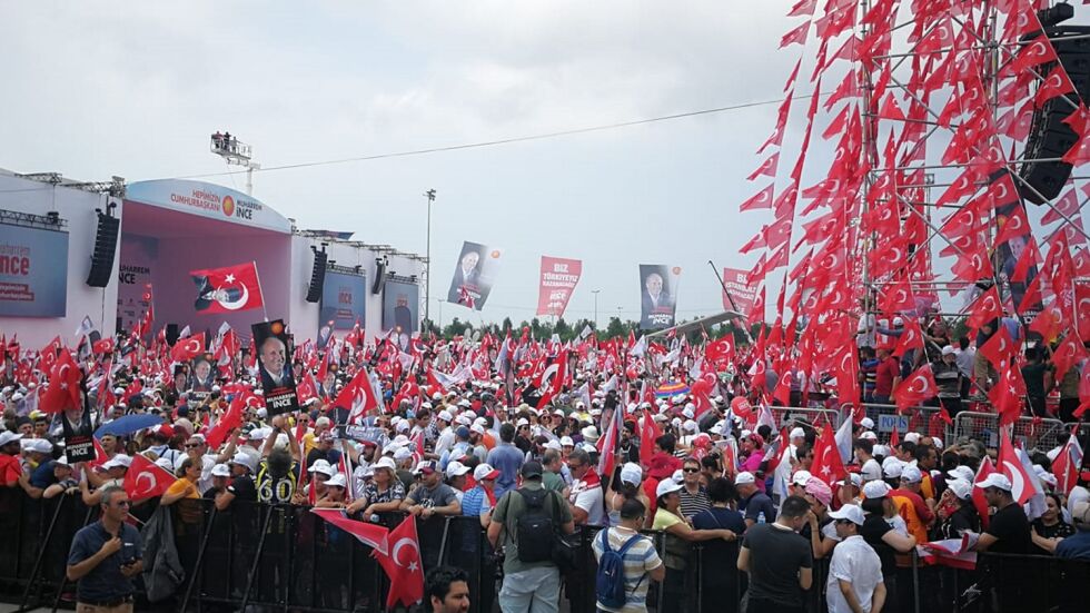 Последни мащабни митинги преди изборите в Турция