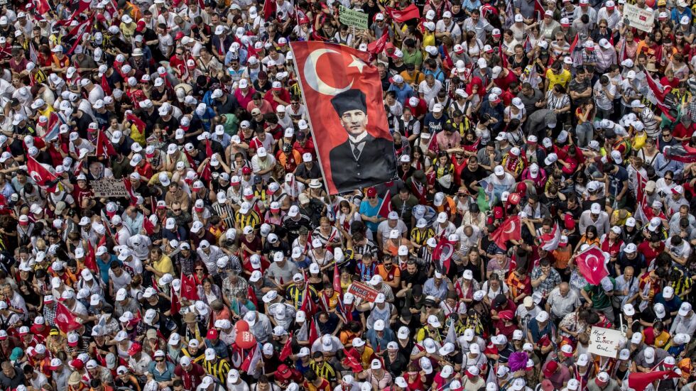Напрежение в Турция в навечерието на предсрочните избори (ОБЗОР)