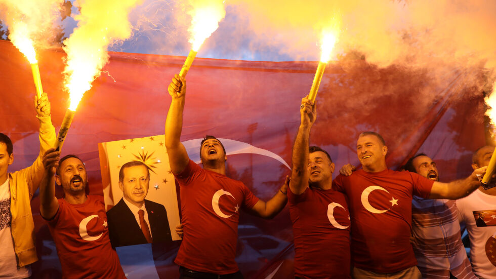 Първи резултати: Ердоган с кървава победа в Турция