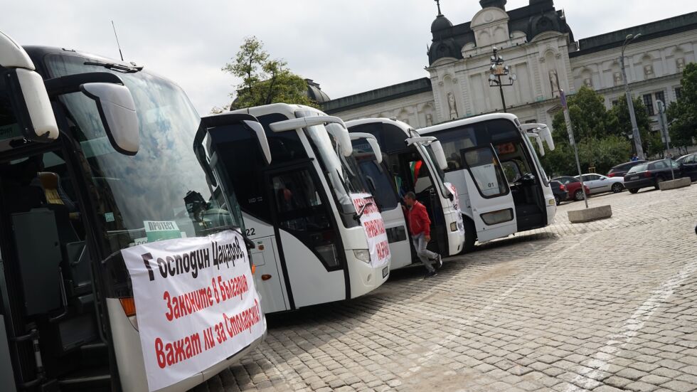 Блокада в София: 250 автобуса и 50 камиона излизат на протест 