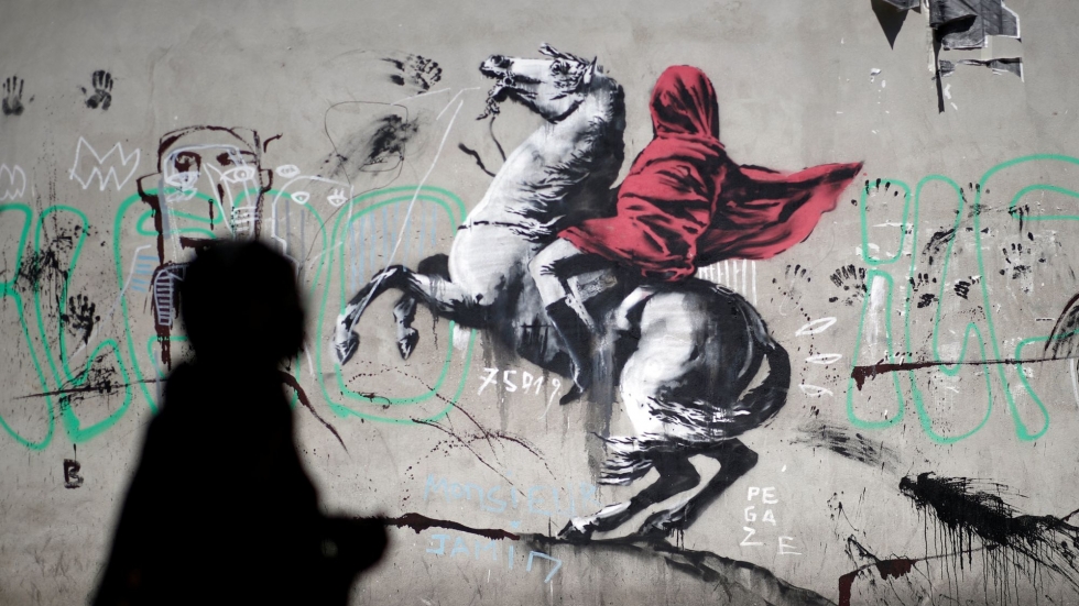 Банкси с провокативни графити на тема миграция, този път в Париж (ГАЛЕРИЯ)