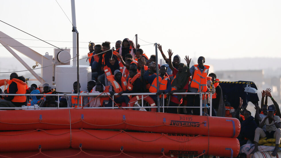 Нов казус с кораб с мигранти край Сицилия