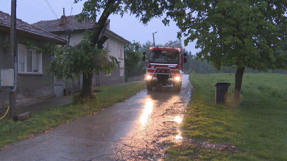 Безсъна нощ и в Еленския Балкан заради наводнения