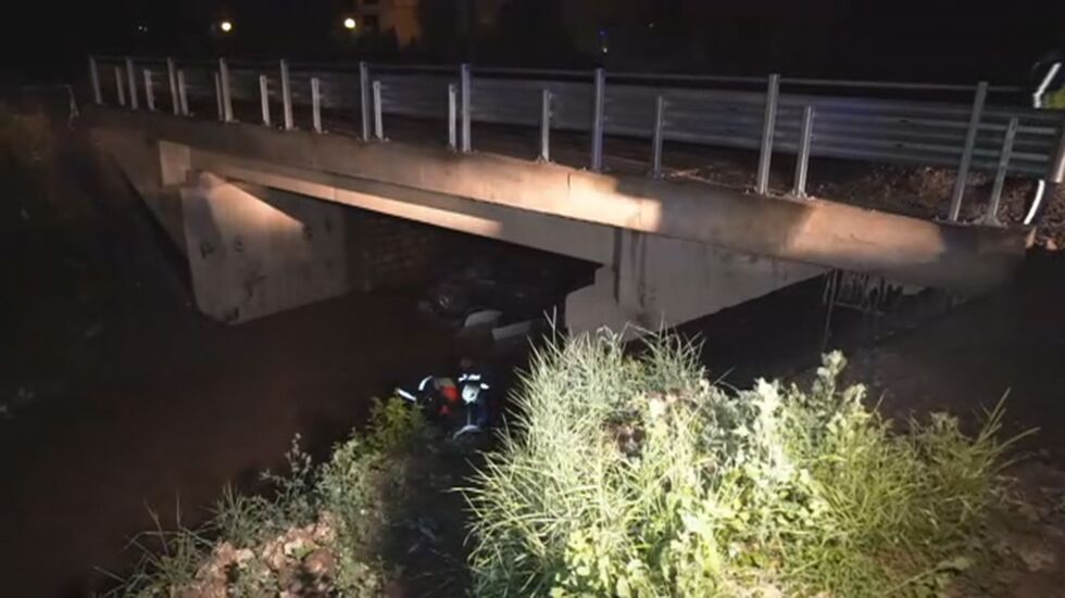 Катастрофа на мост в ремонт: Загинал е мъж, жена и дете са в болница