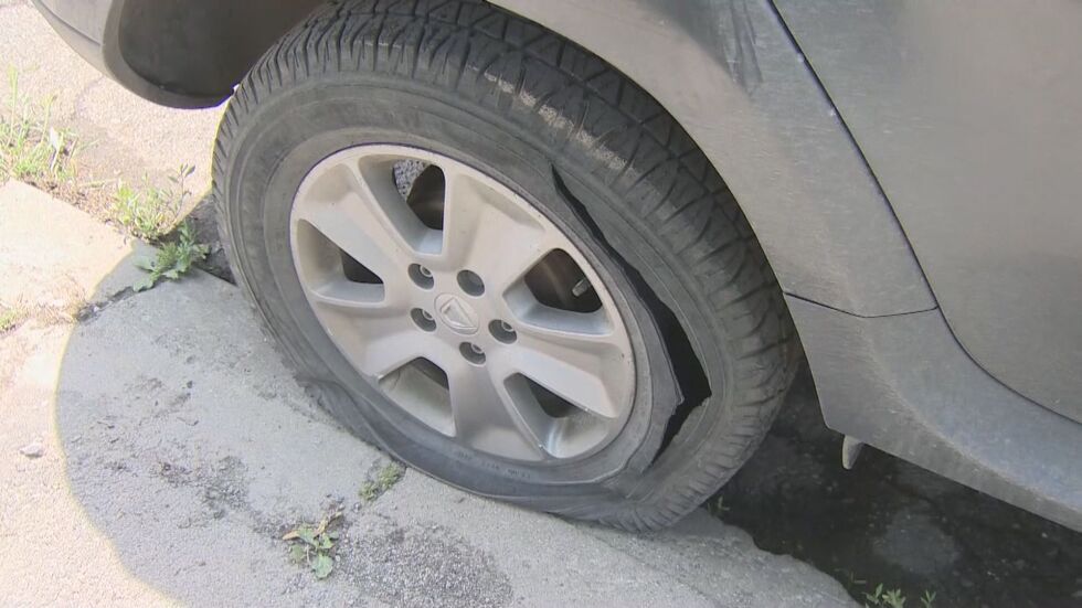 С нарязани гуми осъмнаха над 30 автомобила в София