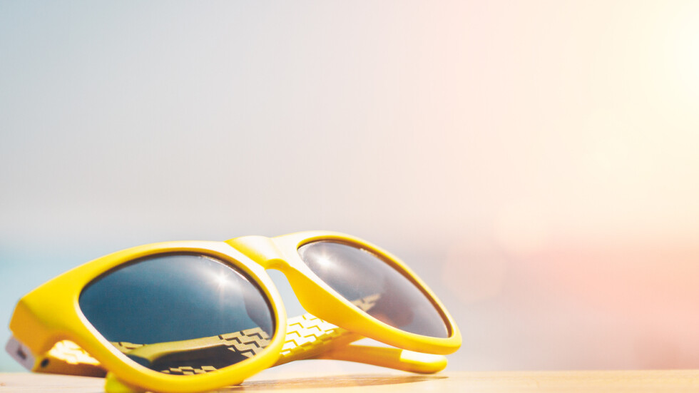 "Чети етикета": Вредни ли са евтините слънчеви очила?