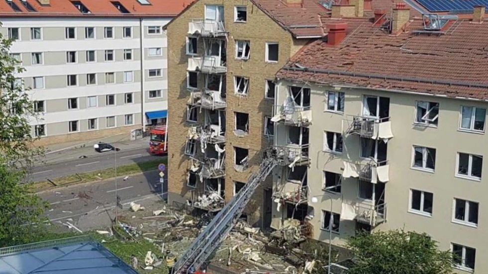 Взрив в две жилищни сгради в Швеция, има ранени (СНИМКИ)