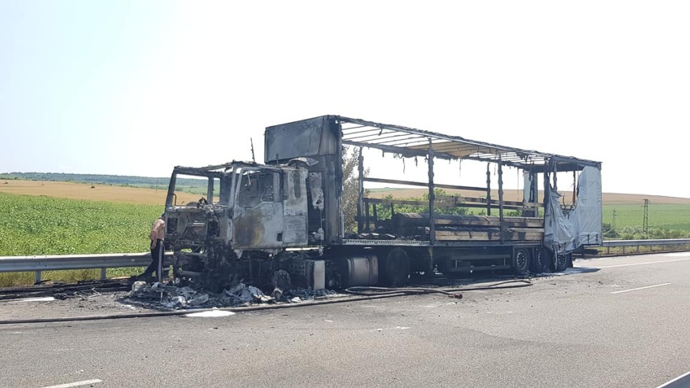 Камион с желязо се запали на магистрала "Марица" 