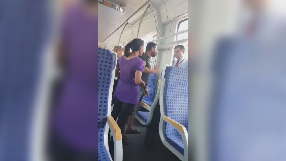Агресия във влак: Пътници без билети заплашваха кондуктори и пасажери