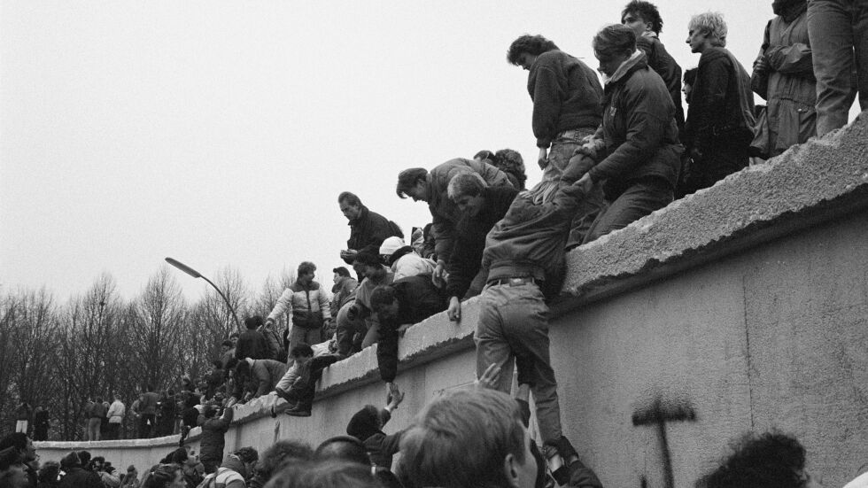 30 г. след падането на Стената: Хората продължават да бягат от ГДР