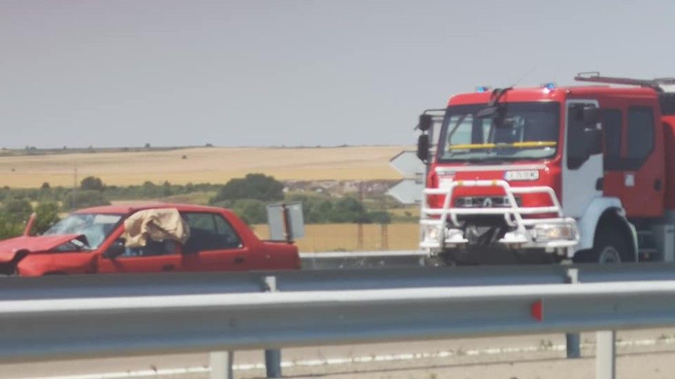 Двама загинаха в тежка катастрофа на магистрала "Тракия” близо до Бургас