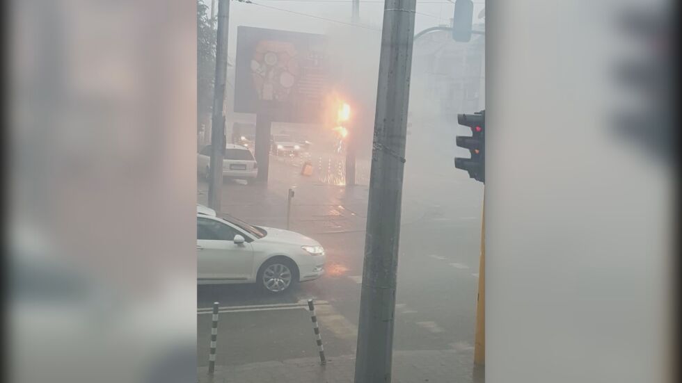 Мълния запали трафопост в София 