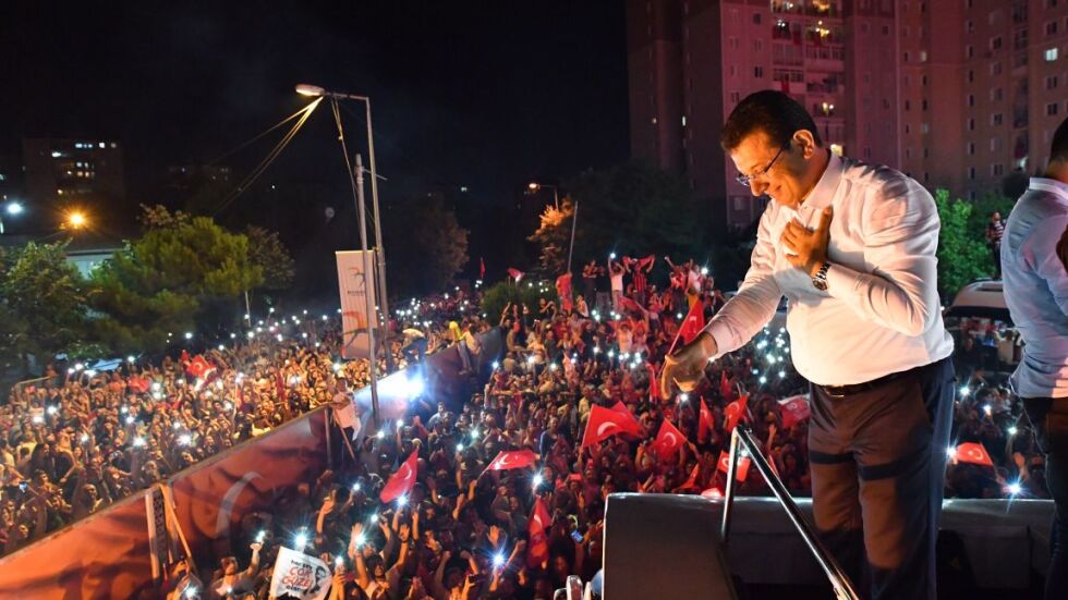 Празненства и грандиозен митинг в Истанбул след победата на Имамоглу