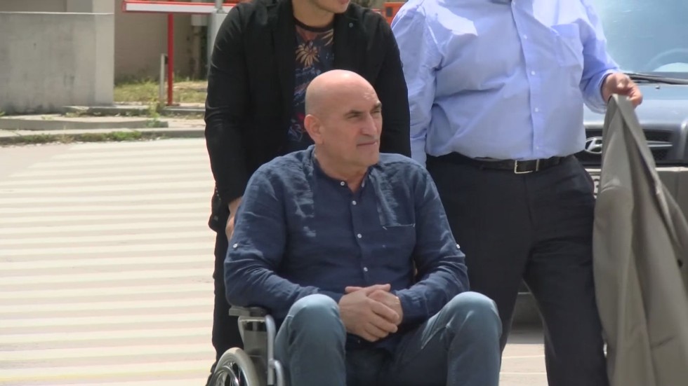 Ценко Чоков се появи с инвалидна количка в Апелативния спецсъд