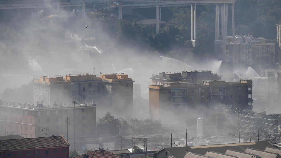 Взривиха останките на моста убиец в Генуа