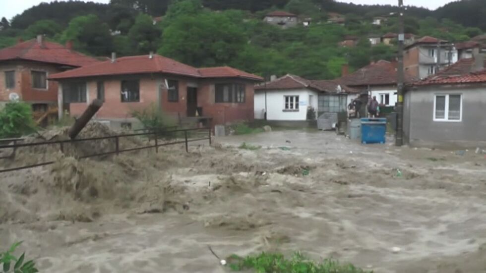 Котелчани след бедствието: Направете дига на реката, за да няма такива наводнения