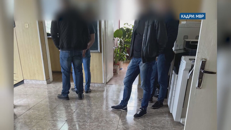 МВР срещу МВР: Полицаите от "Калотина", разследвани за подкуп, са с мярка "подписка" (ОБЗОР)