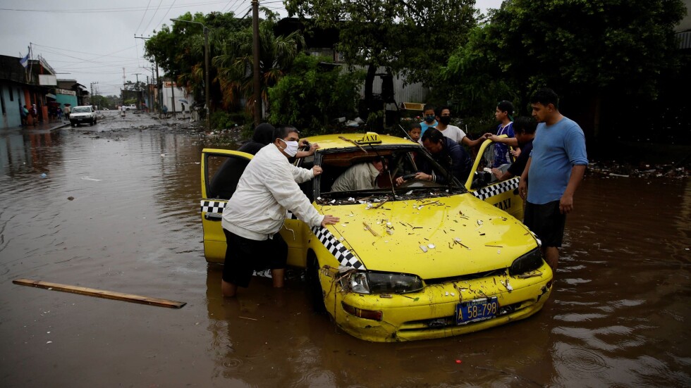 Тропическата буря "Аманда" взе 14 жертви в Гватемала и Салвадор