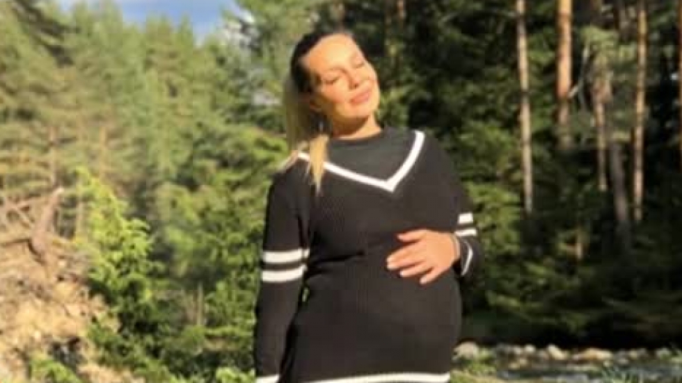 Певицата Вяра Атова за бременността по време на коронавируса и предстоящото майчинство (ВИДЕО)