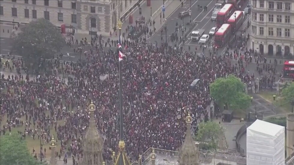 Многохиляден протест в Лондон срещу смъртта на Джордж Флойд