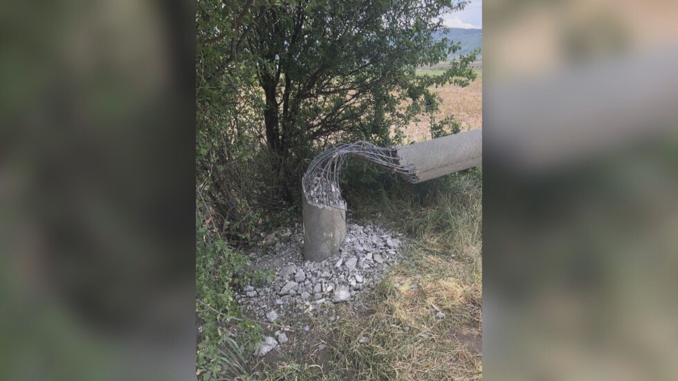 Вандали събориха 10 стълба на ЧЕЗ край София (СНИМКИ)