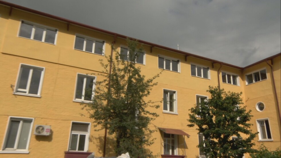 Щастлив край: Обитателите на изгорелия блок в Бухово отново с покрив над главата си