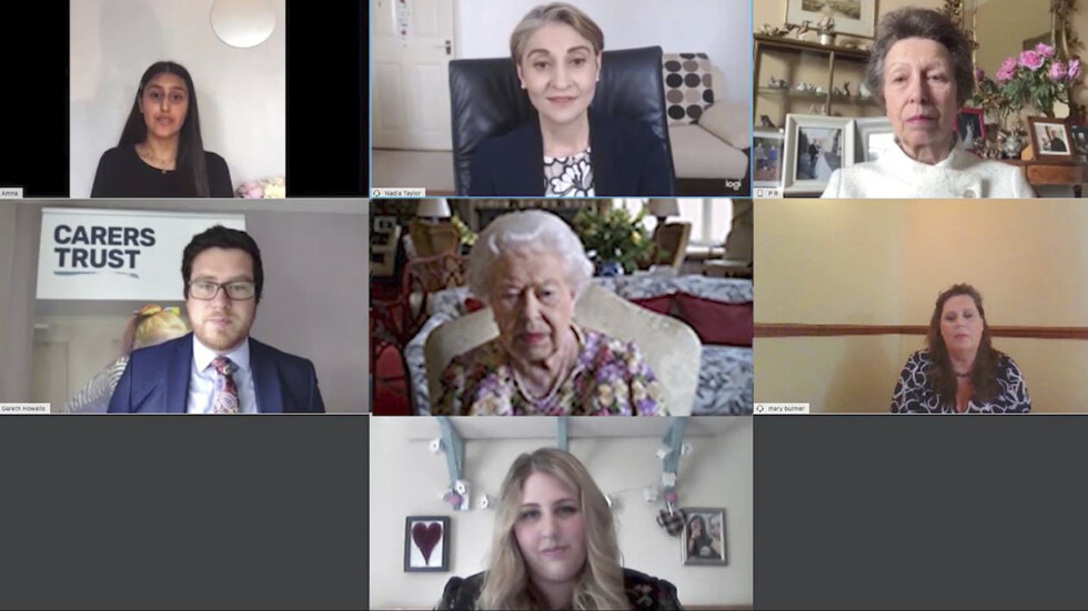 За първи път: Кралица Елизабет II участва във видеоконференция 