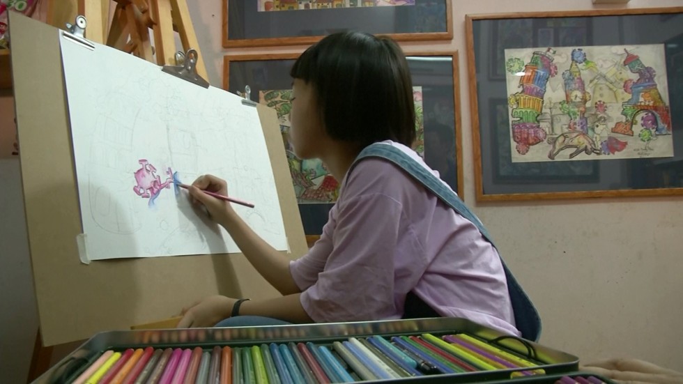 10-годишна художничка превръща страховете си в цветни картини (ВИДЕО)