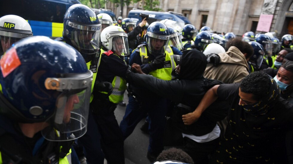 Над 100 ареста в Лондон по време на съботните протести