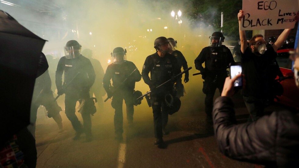 Протестите в САЩ вече са насочени отвъд полицейското насилие 