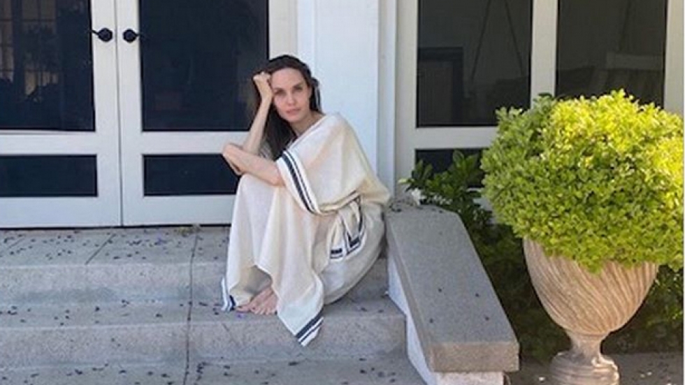 11-годишният син на Анджелина Джоли показа как изглежда тя в домашни условия