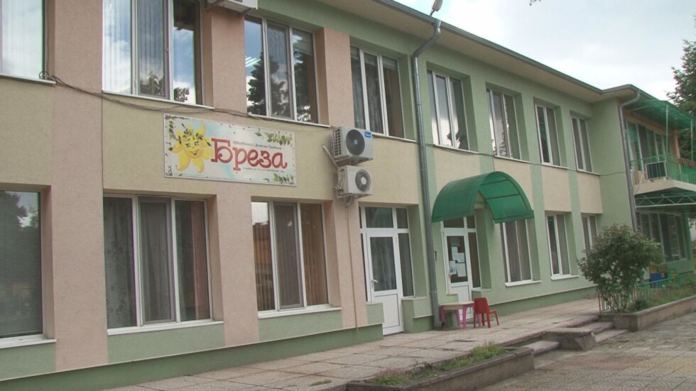Възпитатели в детската градина в Пловдив: Детето скочи само от втория етаж