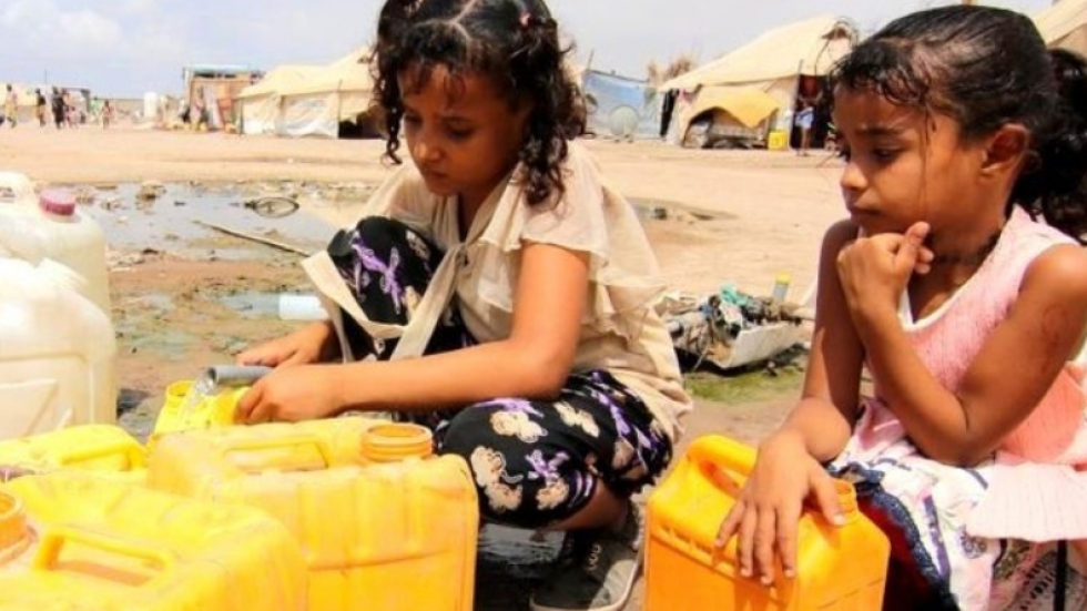 Без дом, училище и вода: Един ден от живота на 10-годишната Муна