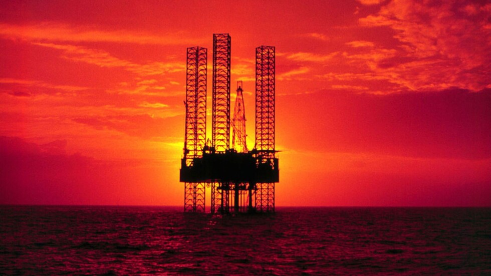 Страните, които изнасят петрол, се споразумяха да увеличат добива 