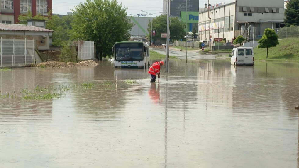 За седмица: Трети порой наводни улиците във Варна