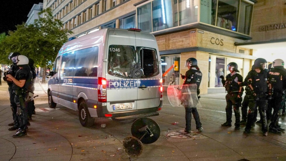 Безредици в Щутгарт: Младежи вандалстваха след полицейска проверка за наркотици