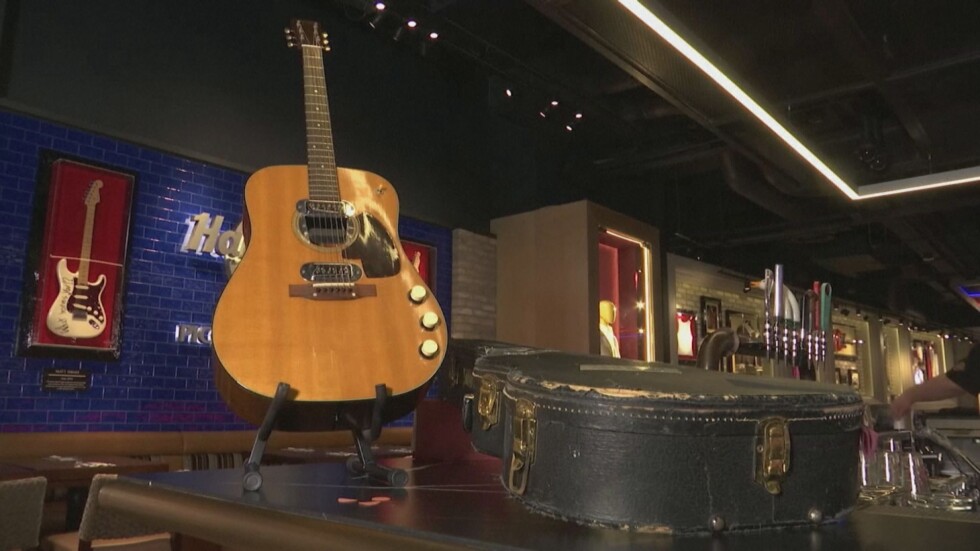 Китара на Кърт Кобейн бе продадена за рекордните 6 млн. долара
