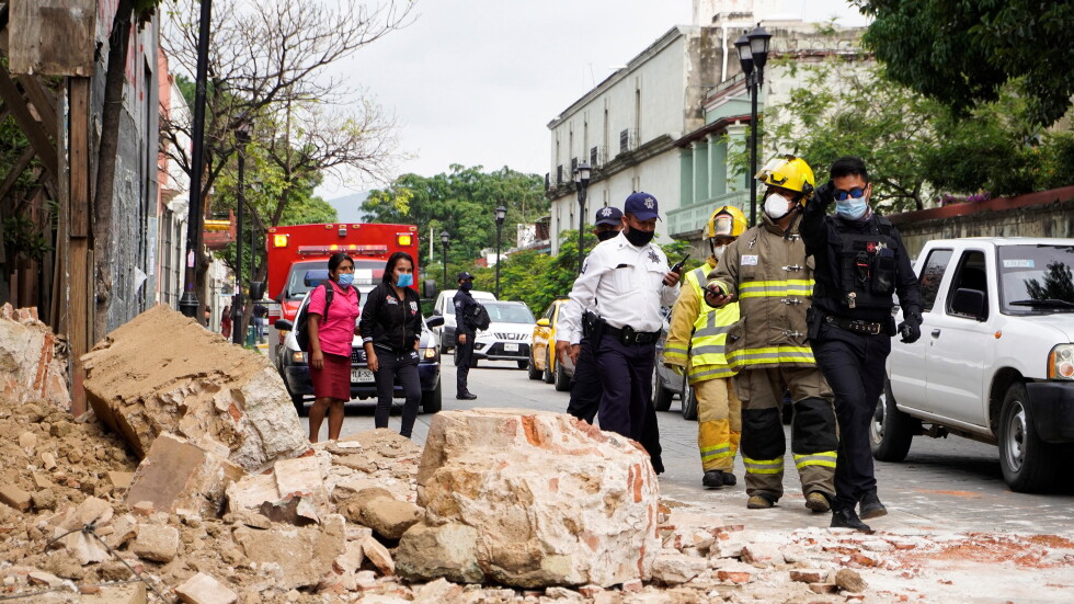Стотици вторични трусове след силното земетресение в Мексико
