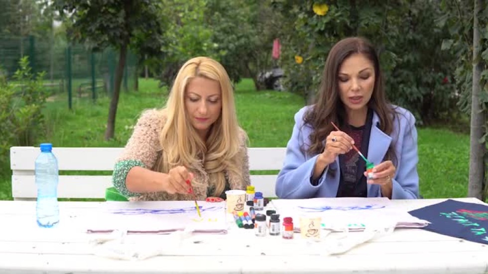 "Търси се... още": Юлияна Дончева и Нели рисуват торбички за пазаруване