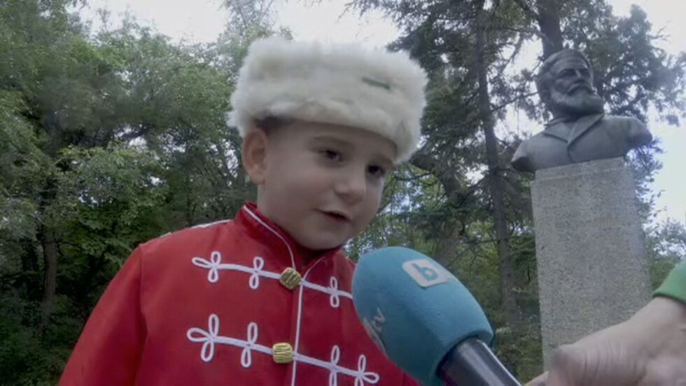 В Деня на Ботев: Как 4-годишно момче се научи да рецитира "Хаджи Димитър"?