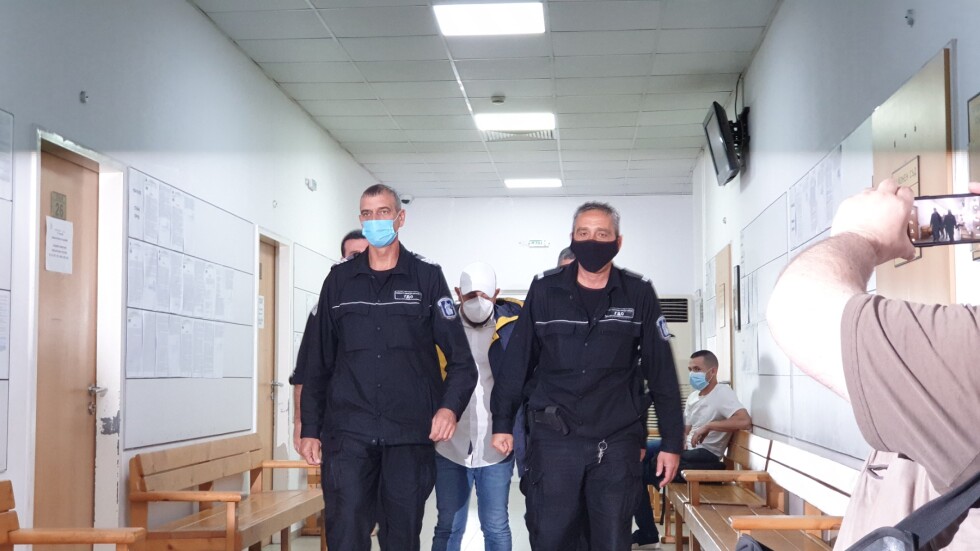 Прокуратурата поиска постоянен арест за мъжа, ударил Митко от „Капана“ в Пловдив