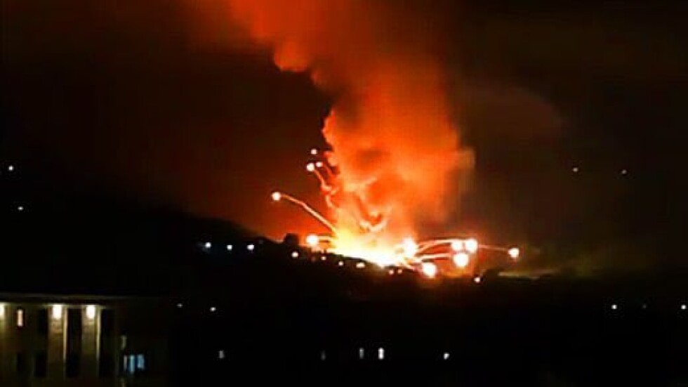 Серия от силни eксплозии разтърсиха фабрика за боеприпаси в Сърбия