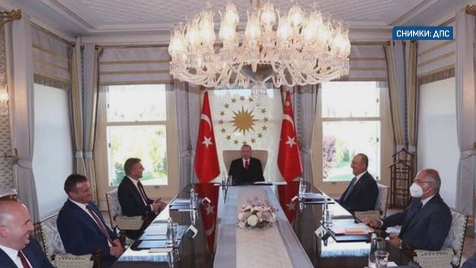 Турският президент прие делегацията на ДПС, водена от Мустафа Карадайъ