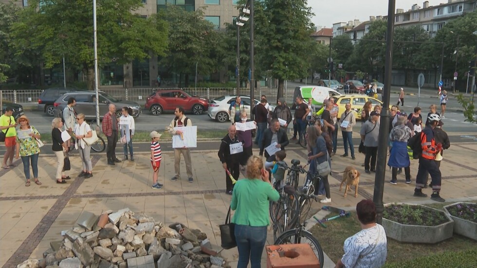 Протест пред общината във Варна срещу презастрояването 