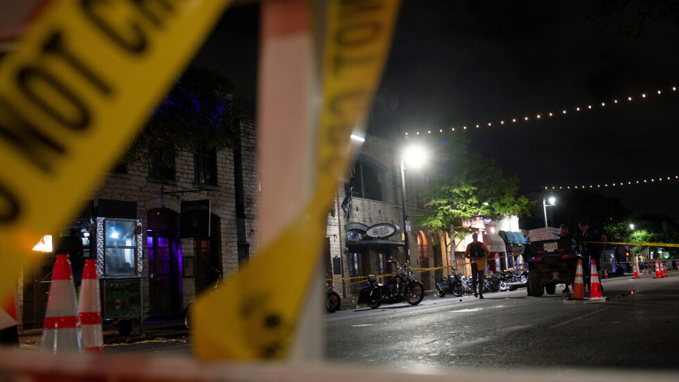 Отново стрелба в САЩ: Най-малко 13 ранени в Тексас