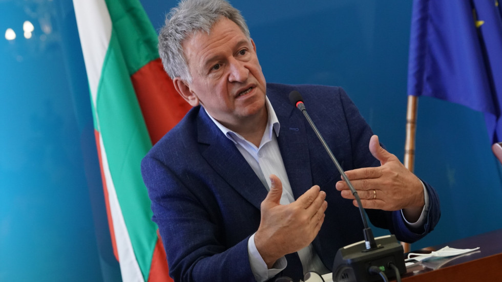 БСП и ГЕРБ искат оставката на Кацаров